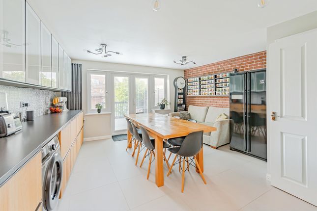 5 bedroom town house for sale