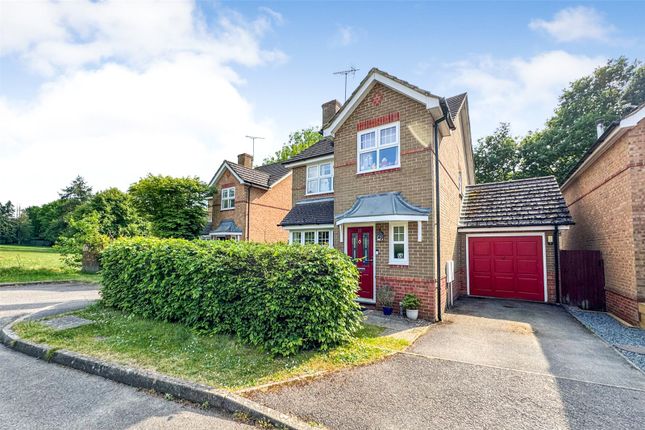 Old School Close, Guildford GU12 3 bed detached house for sale