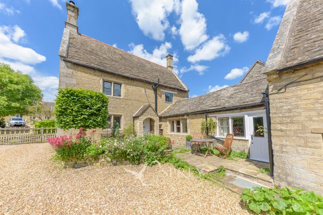 High Street, Northamptonshire NN14 4 bed cottage for sale