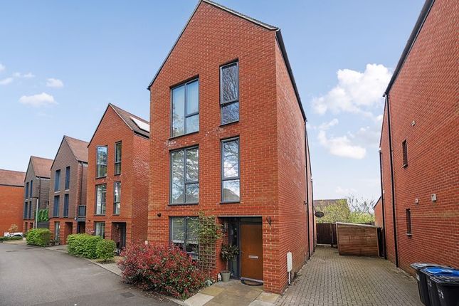 Keats Way, Coulsdon CR5 3 bed property for sale