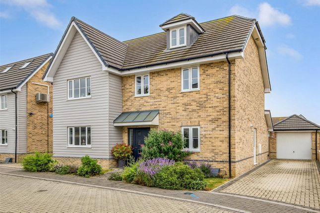 Oaklands Close, Dunmow, Essex, CM6 5 bed detached house for sale