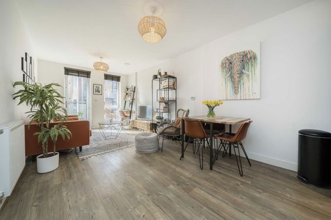 Colonnade Gardens, London W3 1 bed flat for sale