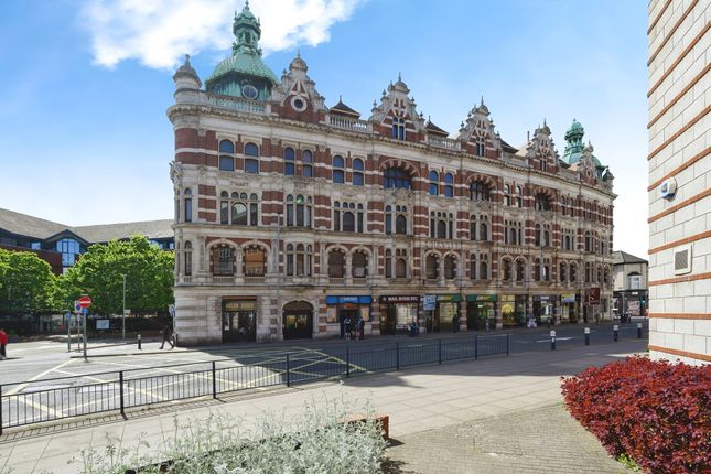 3 bedroom flat for sale