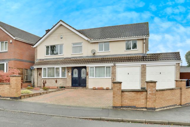 4 bed detached house