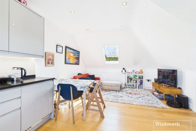 Egerton Gardens, London NW4 2 bed apartment for sale