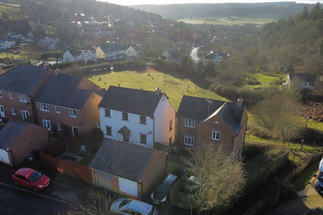 4 bed detached house