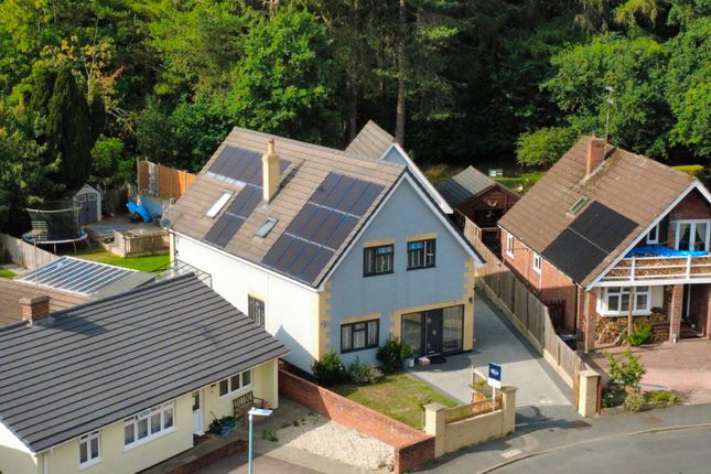 6 bed detached house