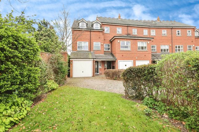 3 bedroom town house for sale