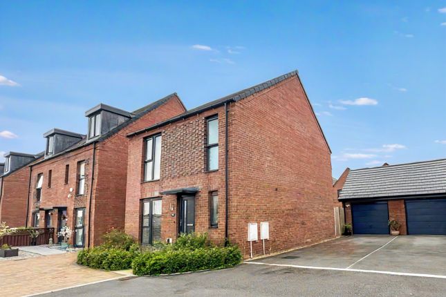 CONTEMPORARY 3 Bedroom (Ensuite) Home... 3 bed detached house for sale