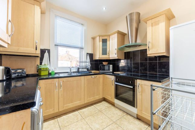 Melrose Avenue, Willesden Green... 3 bed flat for sale