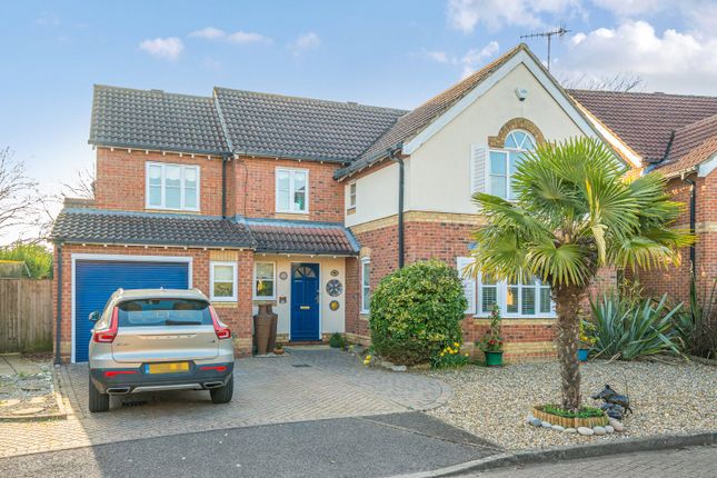 5 bed detached house