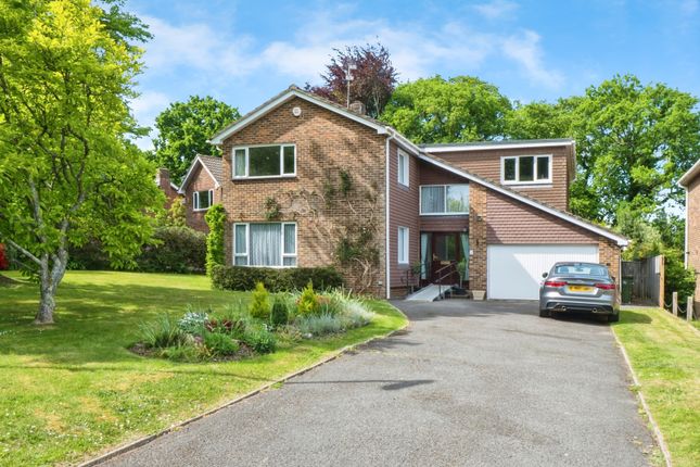 5 bed detached house