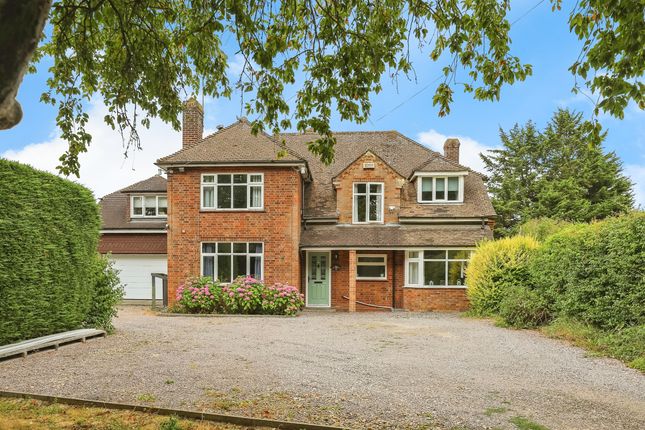 5 bed detached house