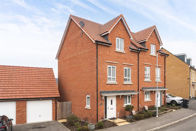 Seversend Drive, Saffron Walden CB10 3 bed semi