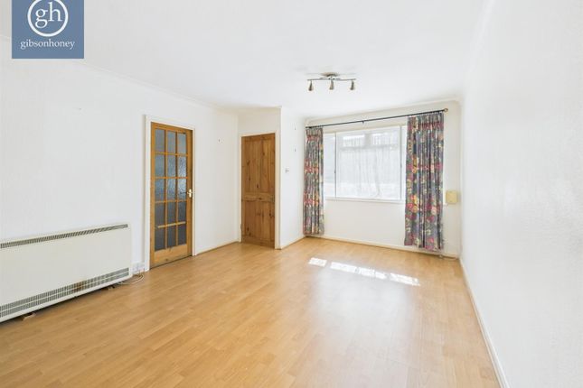 High Road, Eastcote HA5 2 bed apartment for sale
