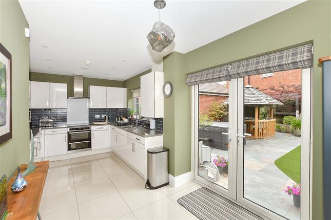 5 bed detached house