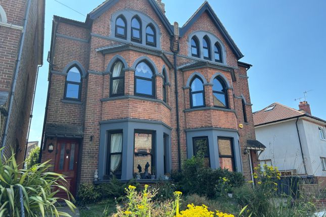 6 bedroom semi-detached house for sale