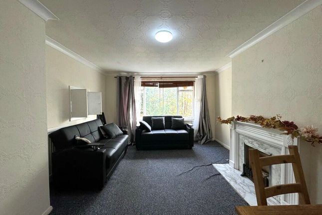 Brookside, Winchmore Hill N21 2 bed apartment for sale