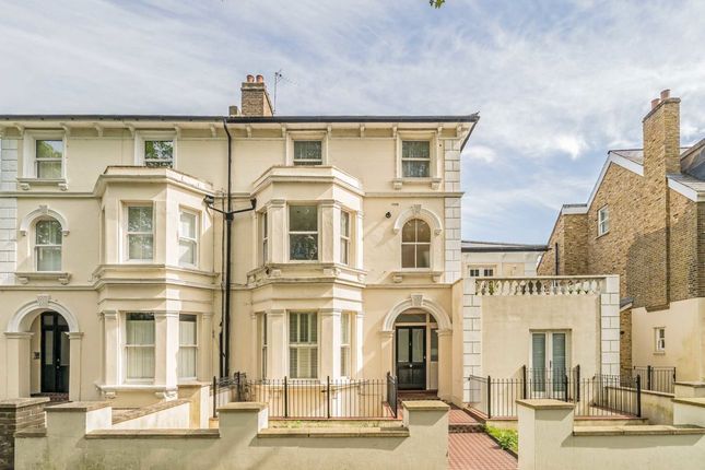 Grove Crescent, Kingston Upon Thames KT1 2 bed flat for sale
