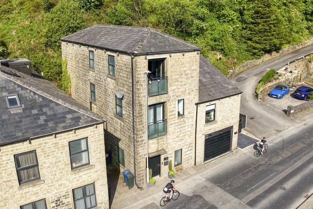 Burnley Road East, Waterfoot... 4 bed semi