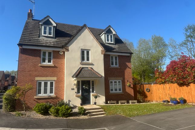5 bed detached house