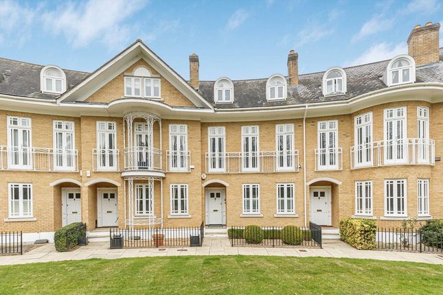 Lakeside Grange, Weybridge KT13 5 bed terraced house for sale