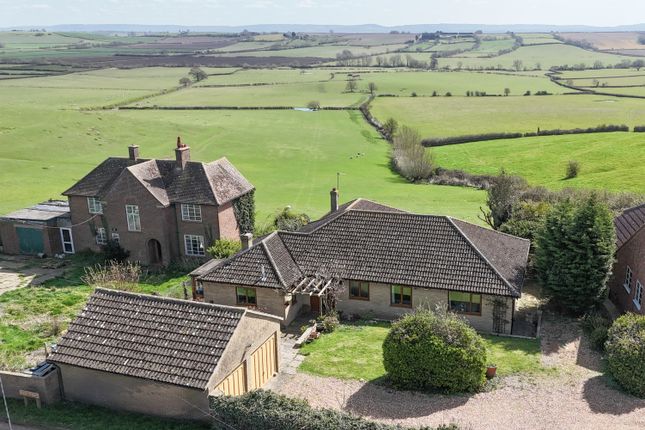 Ashendon, Buckinghamshire 4 bed detached bungalow for sale