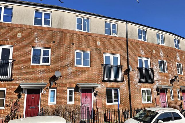 Longhorn Avenue, Gloucester 4 bed terraced house for sale