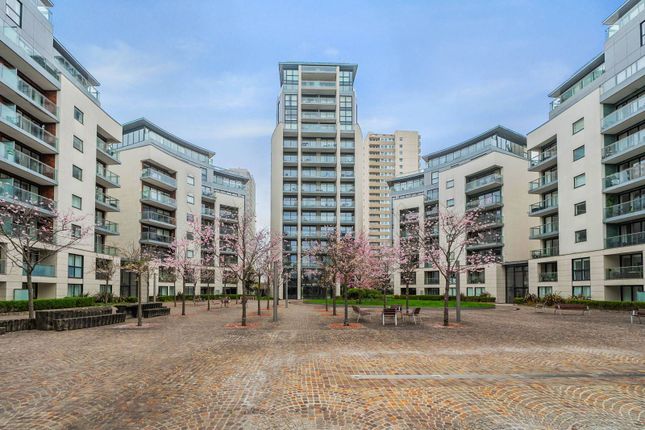 Pump House Crescent, Brentford, TW8 1 bed flat for sale
