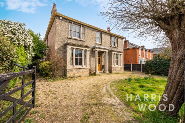 5 bed detached house