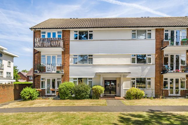 Lindfield Gardens, Surrey GU1 2 bed flat for sale