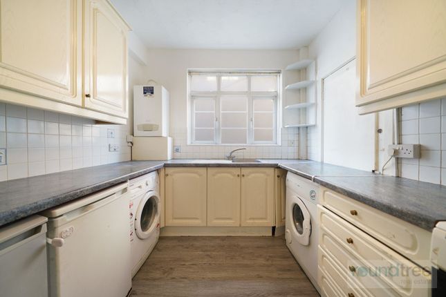 Crest Court, The Crest, Hendon NW4 2 bed apartment for sale