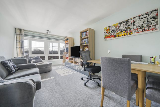 Farnham Gardens, London, SW20 2 bed apartment for sale