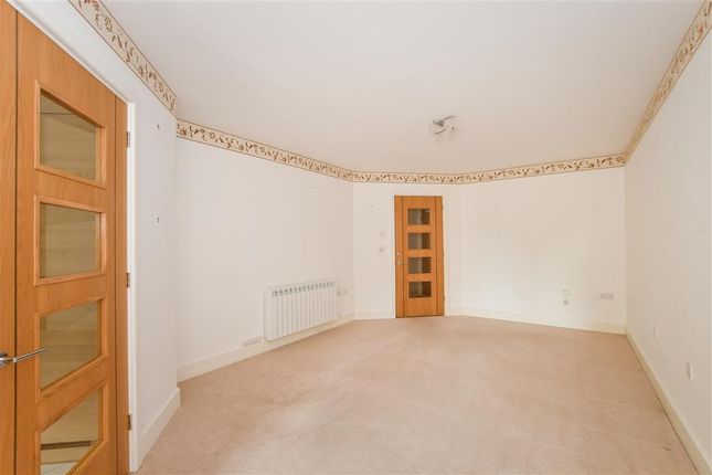 Brighton Road, Horsham, West Sussex 2 bed ground floor flat for sale