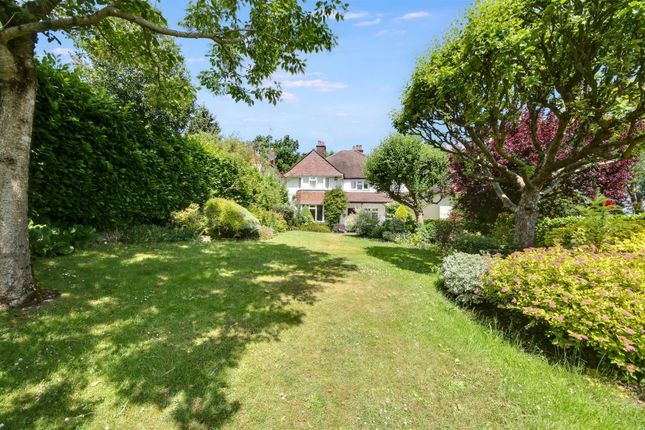 5 bed detached house