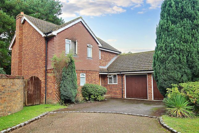 Damask Close, Woking GU24 4 bed detached house for sale