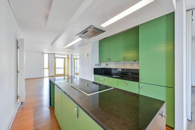 Becquerel Court, Greenwich, London, SE10 2 bed flat for sale
