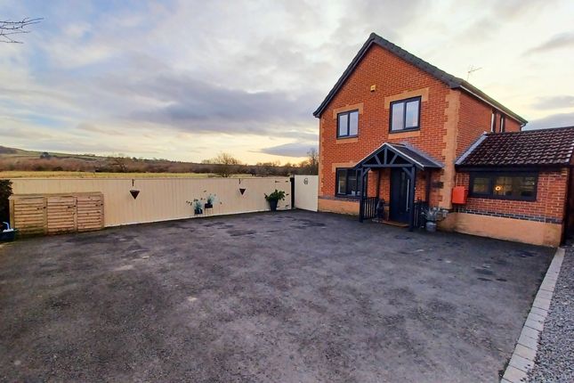 4 bed detached house