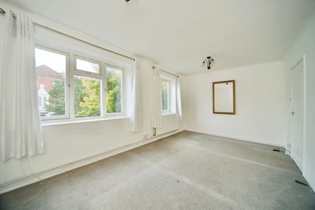 3 bedroom flat for sale