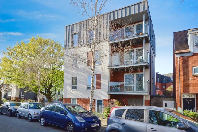 1 bedroom ground floor flat for sale