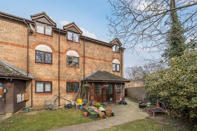 Hawthorn Place, Erith 2 bed maisonette for sale