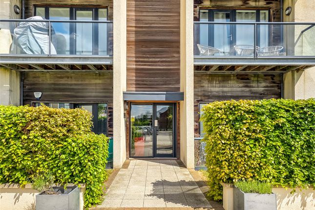 Peacock Close, London, NW7 2 bed apartment for sale