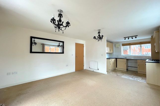 Edward Vinson Drive, Faversham, ME13 2 bed flat for sale