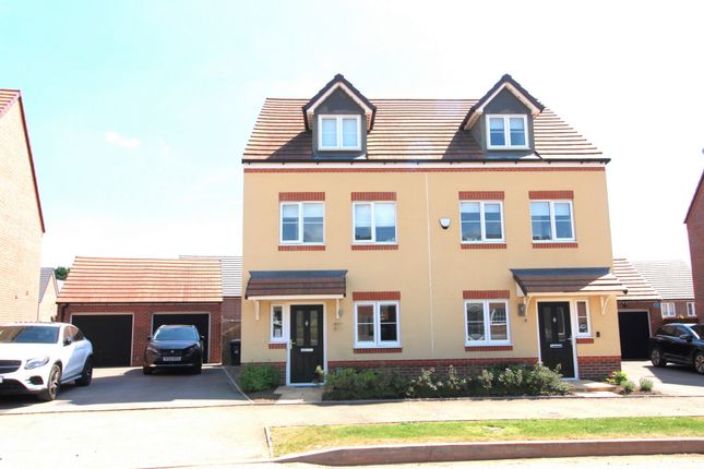 Lea Castle Drive, Kidderminster, DY10 3 bed semi