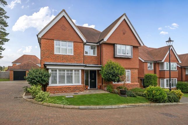 Frimley,  Surrey,  GU16 5 bed detached house for sale