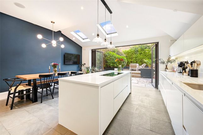 Ongar Road, Fulham, London, SW6 3 bed apartment for sale