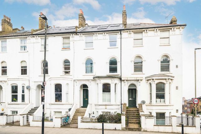 Lavender Hill, London SW11 2 bed flat for sale