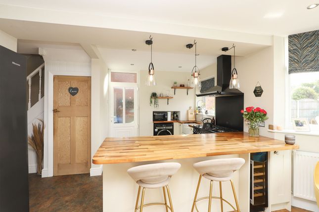 Springfield Avenue, Chesterfield S40 3 bed detached house for sale