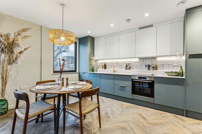 Craven Avenue, London W5 2 bed flat for sale