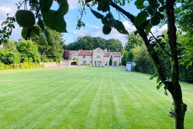 5 bed detached house